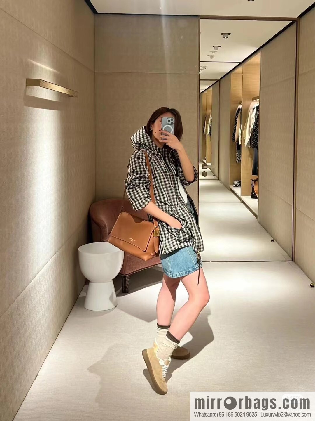 LV M13151 Low Key Messenger