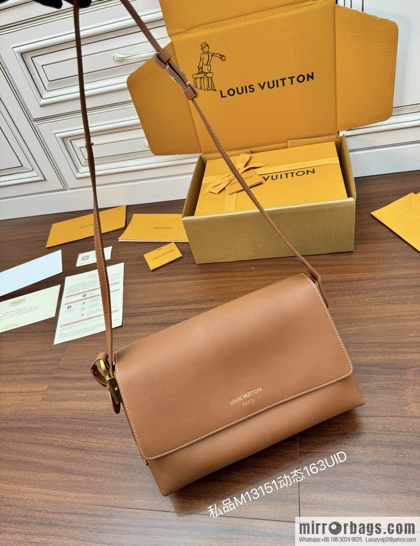 LV M13151 Low Key Messenger
