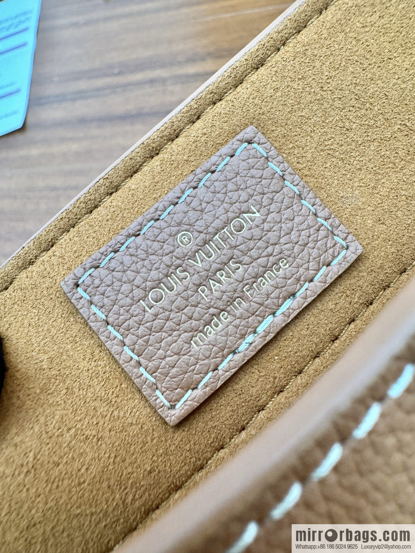 LV M13151 Low Key Messenger