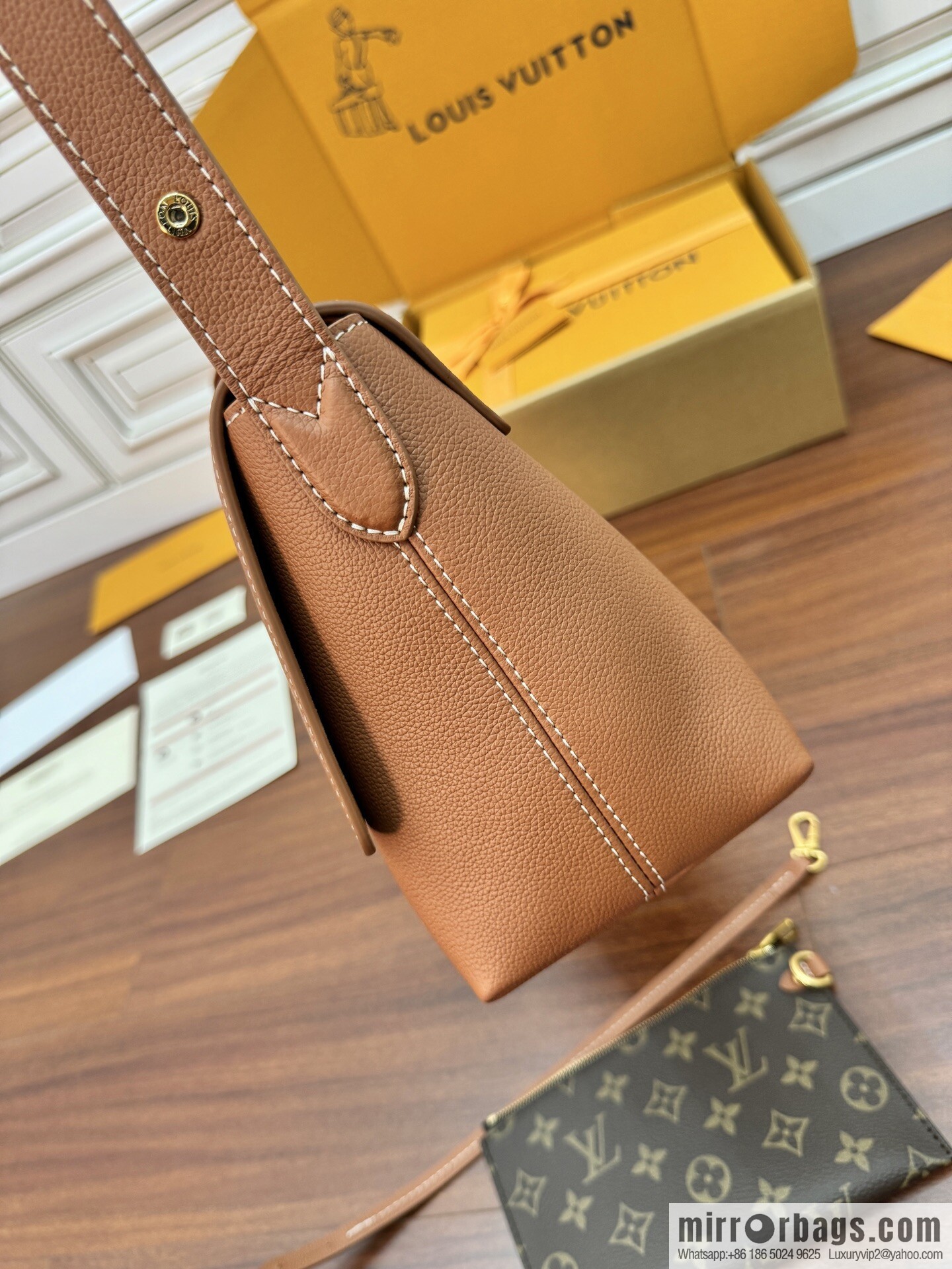 LV M13151 Low Key Messenger