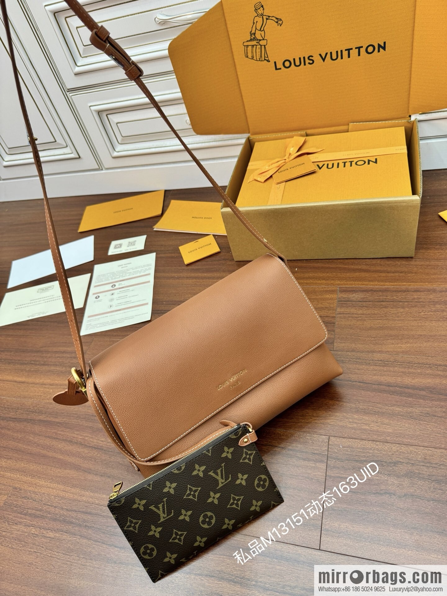 LV M13151 Low Key Messenger