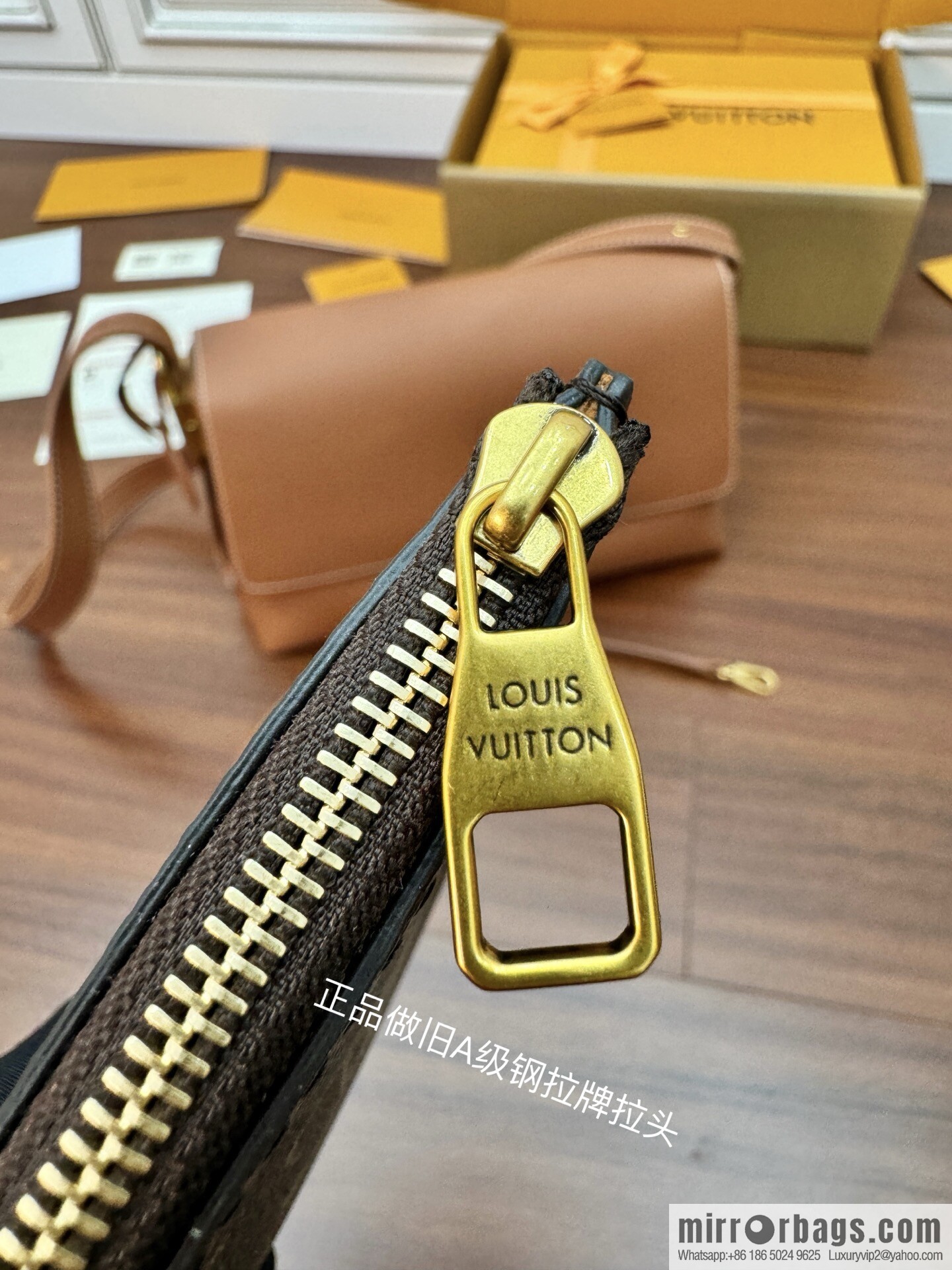 LV M13151 Low Key Messenger