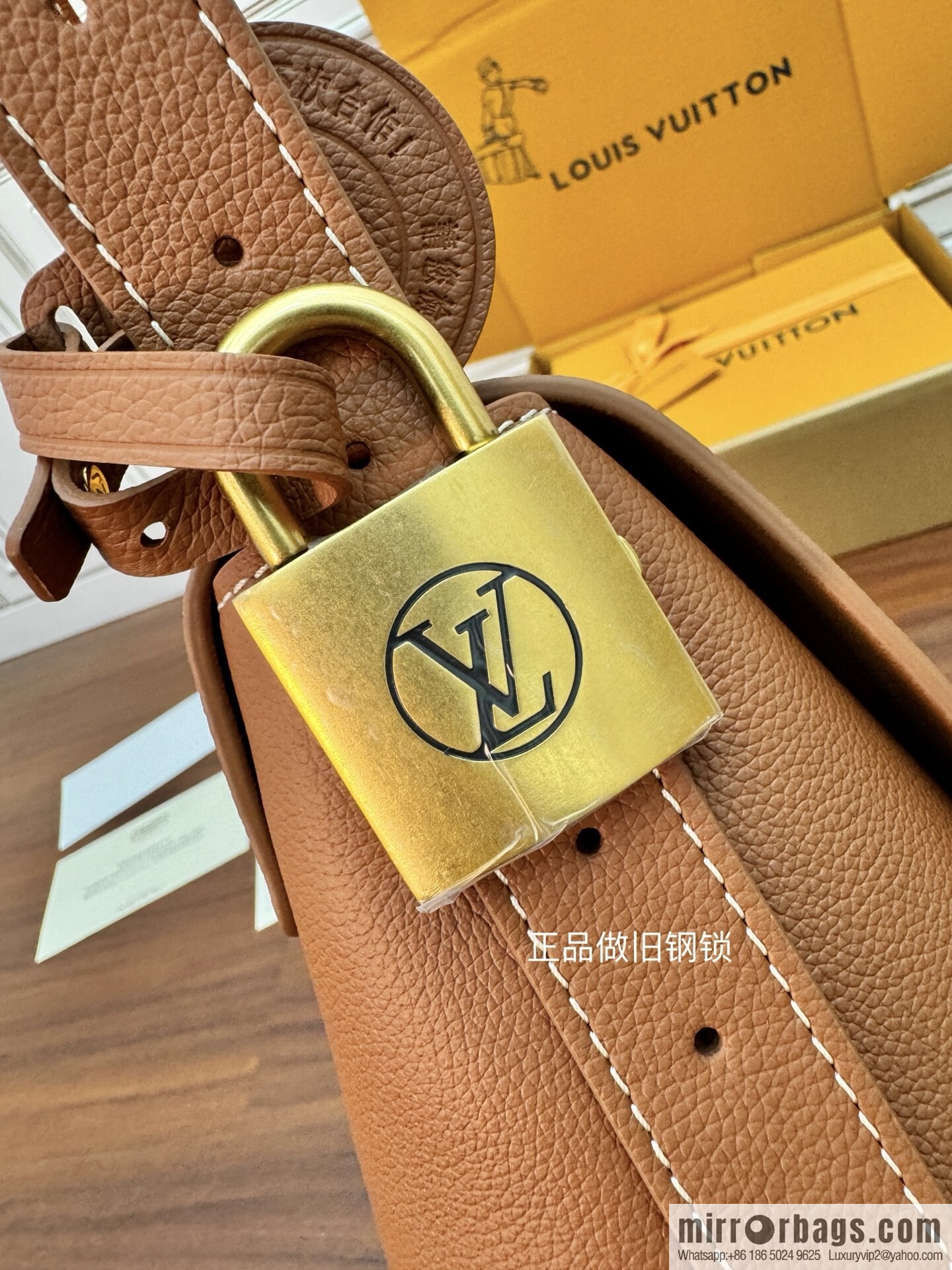 LV M13151 Low Key Messenger