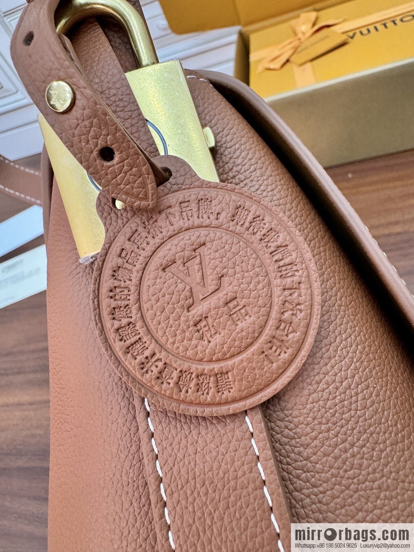 LV M13151 Low Key Messenger