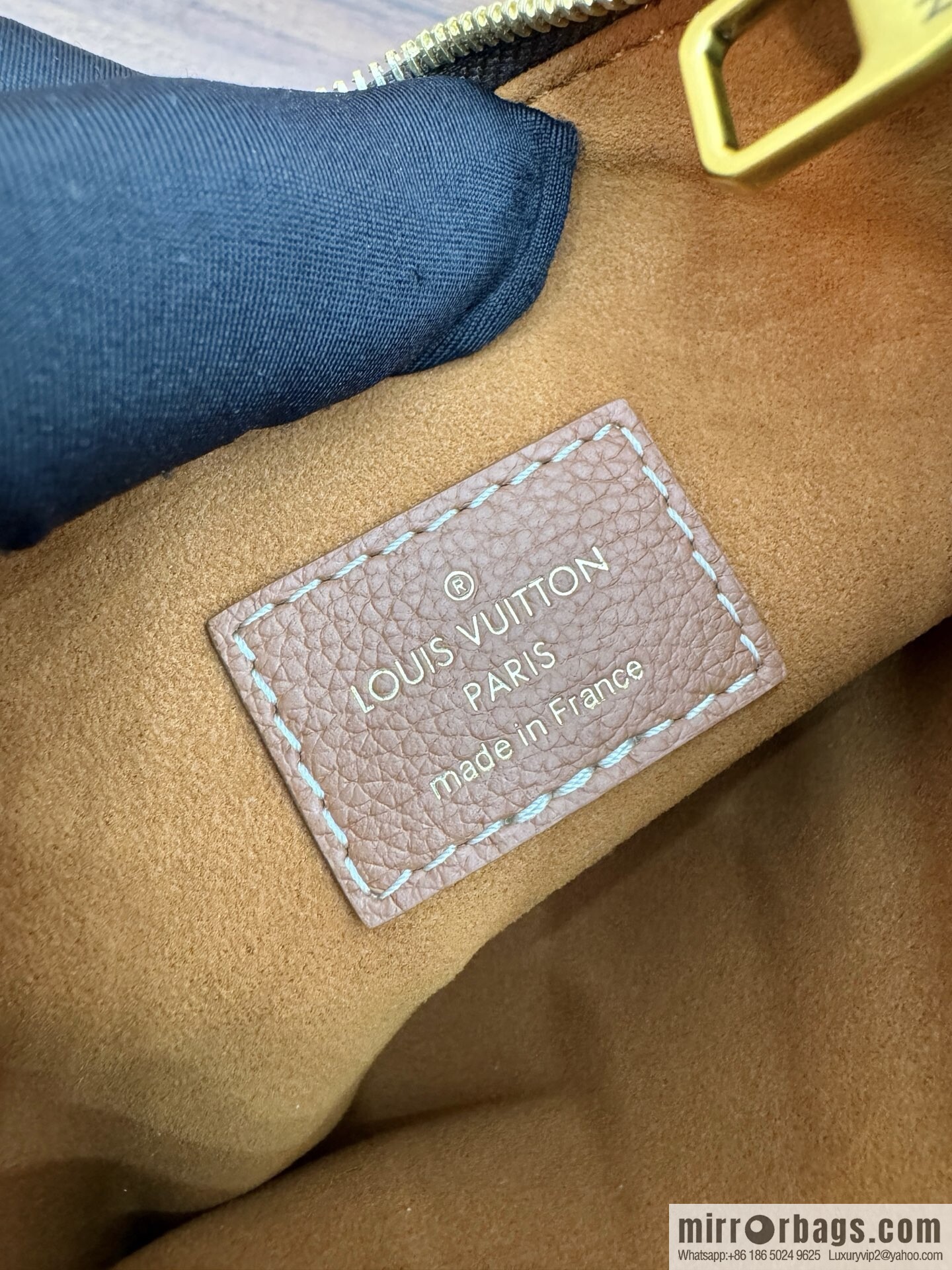 LV M13151 Low Key Messenger