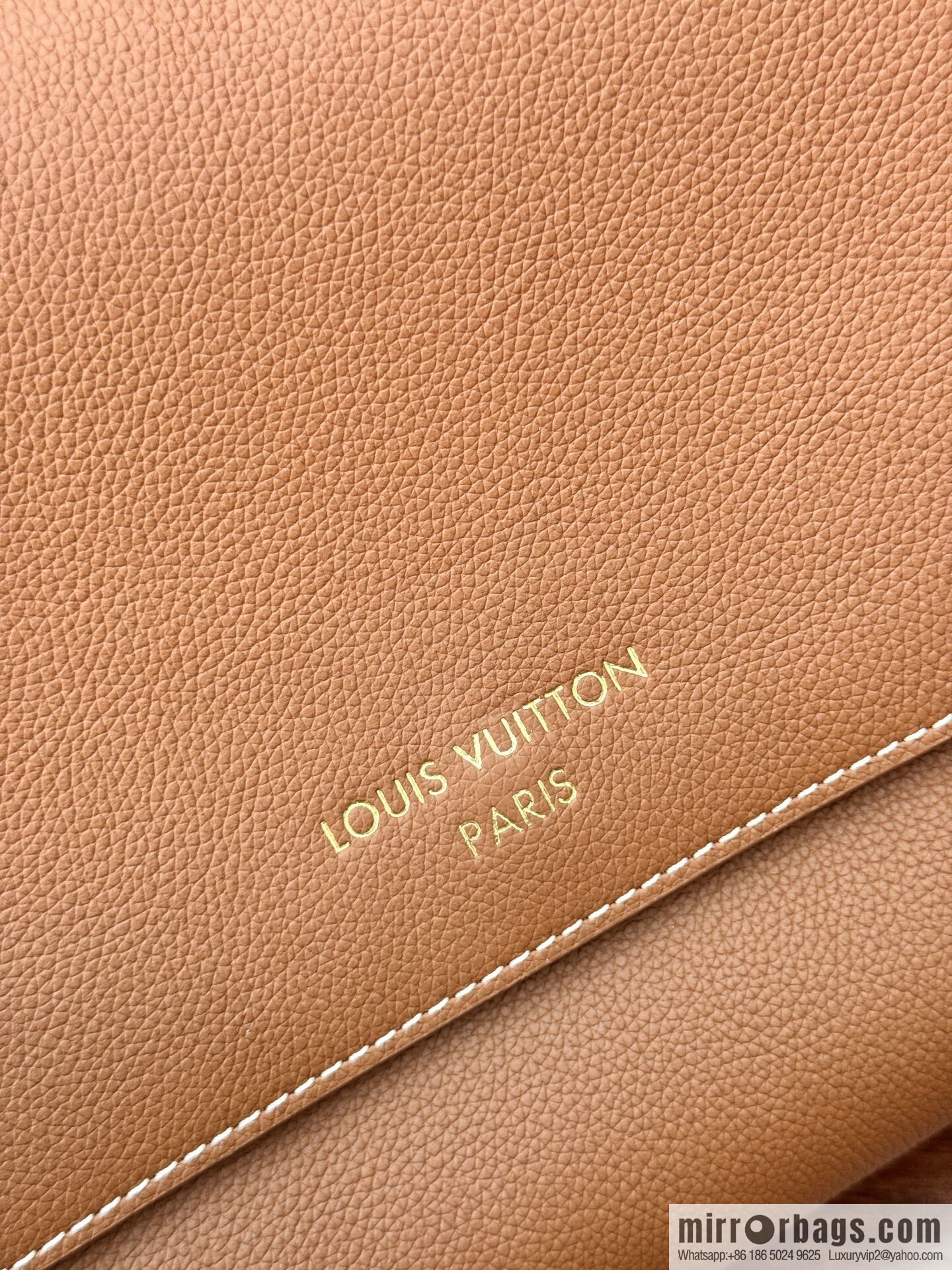 LV M13151 Low Key Messenger