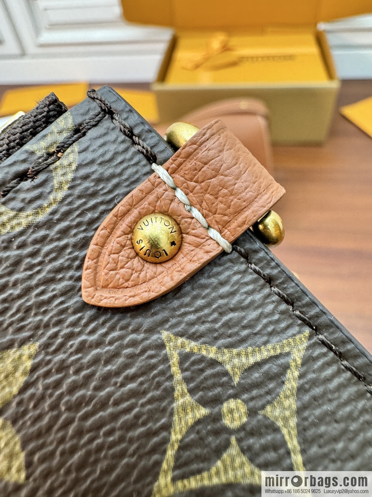 LV M13151 Low Key Messenger