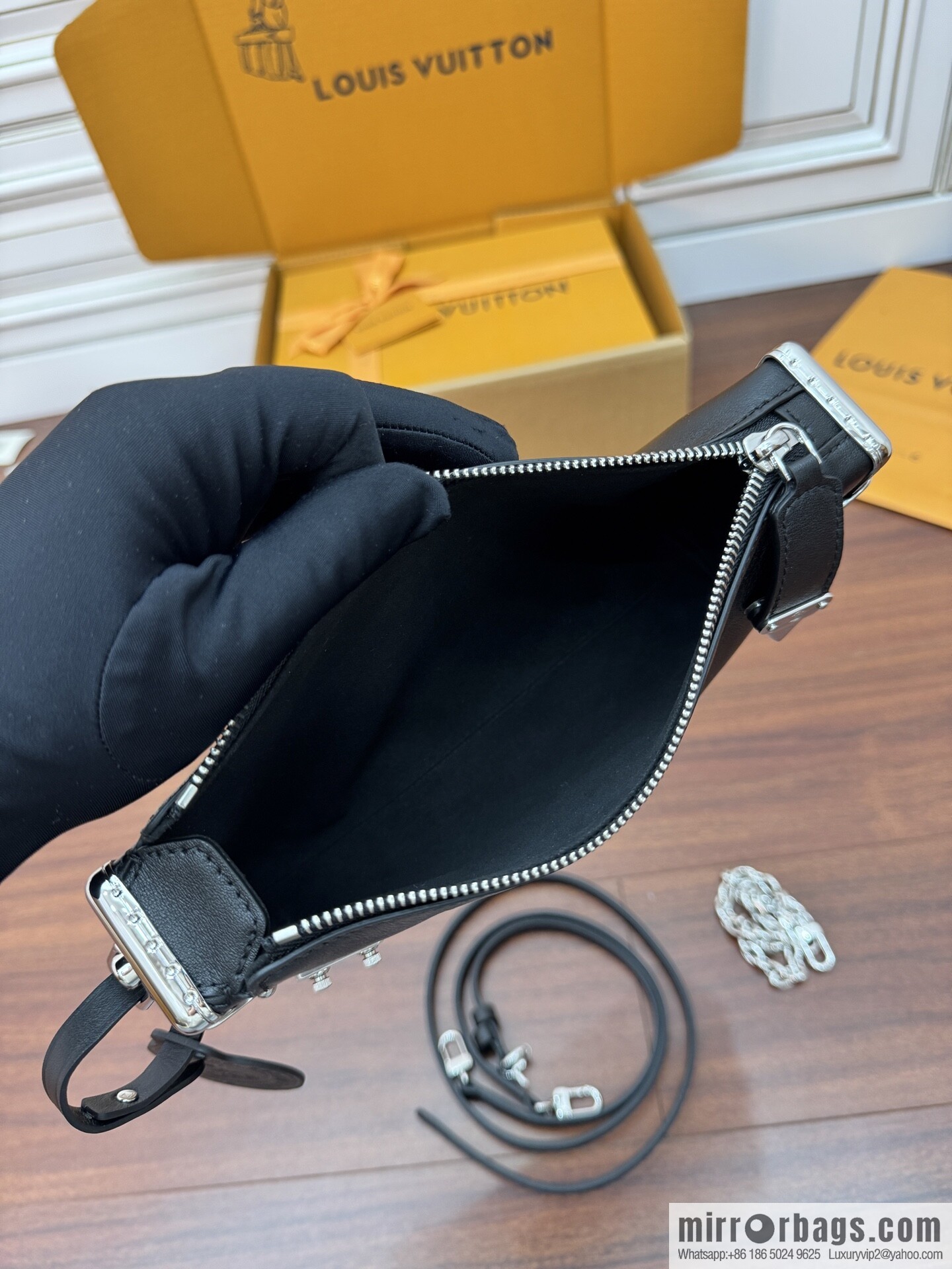 LV M25445 Slim Trunk