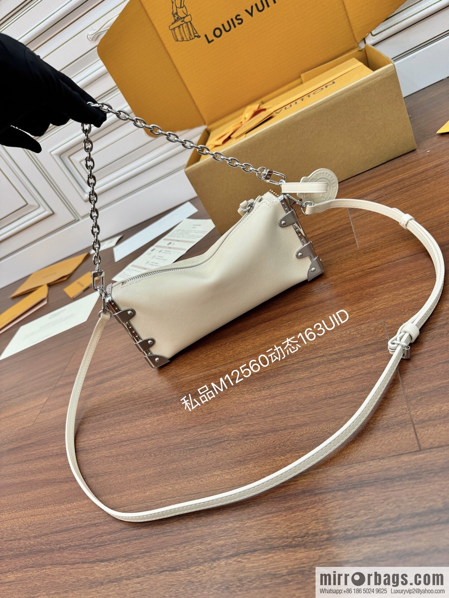 LV M12560 Slim Trunk