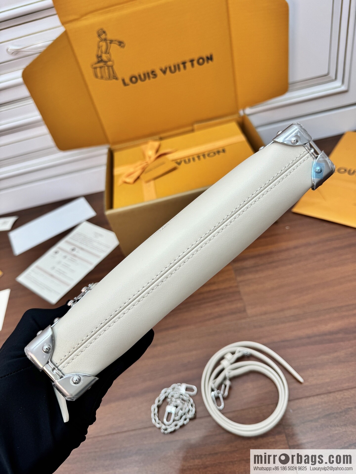 LV M12560 Slim Trunk