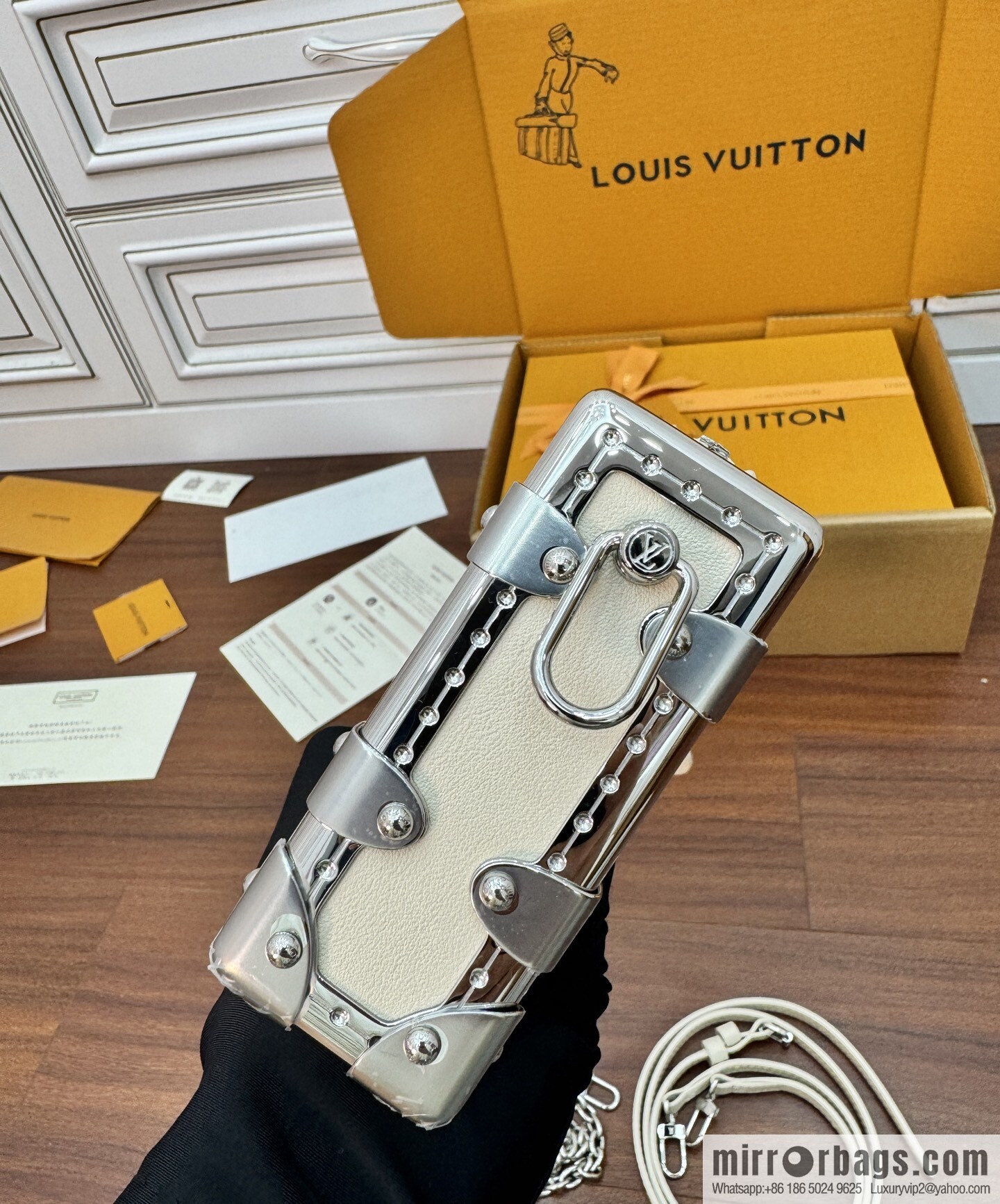 LV M12560 Slim Trunk