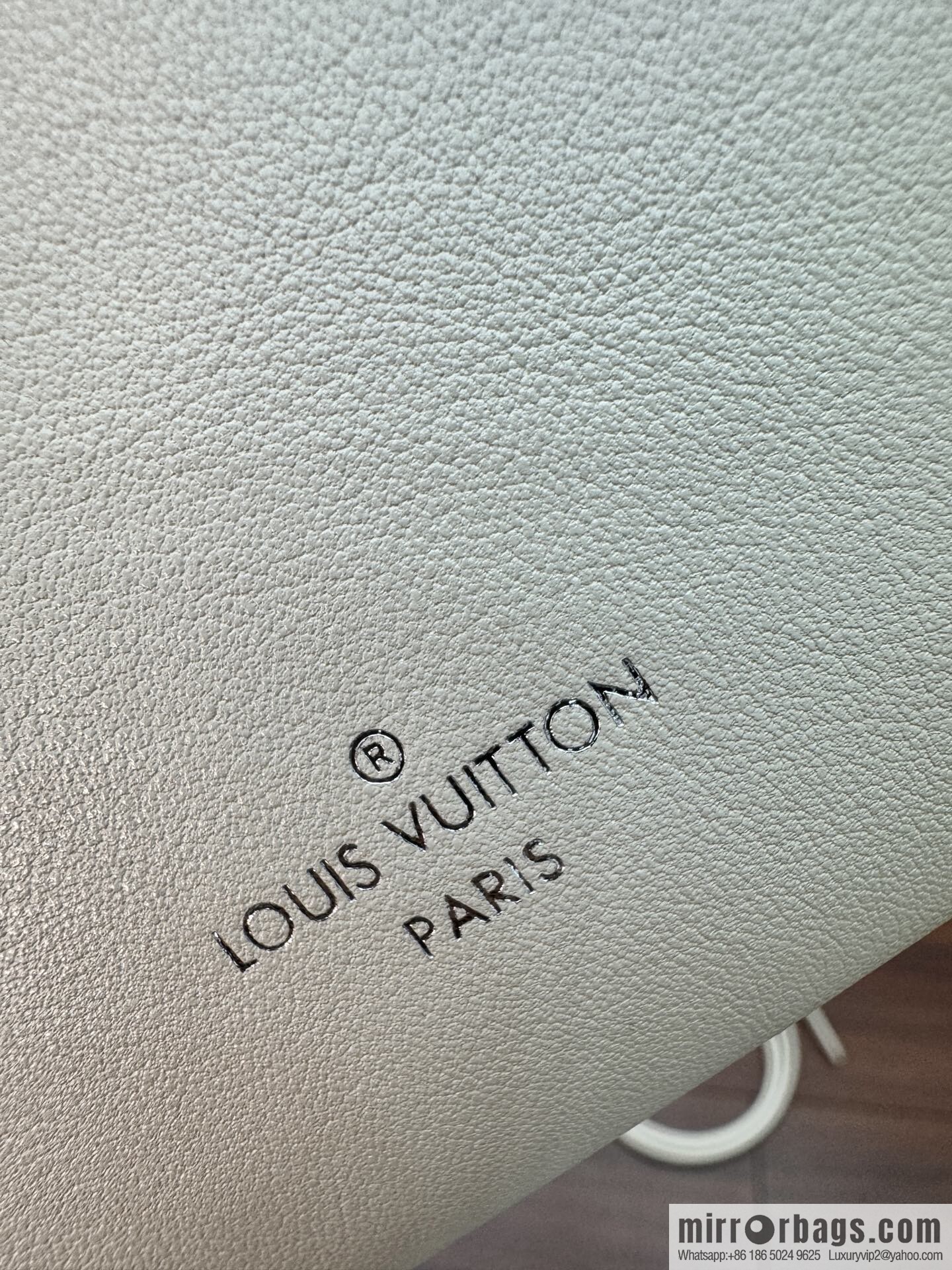 LV M12560 Slim Trunk