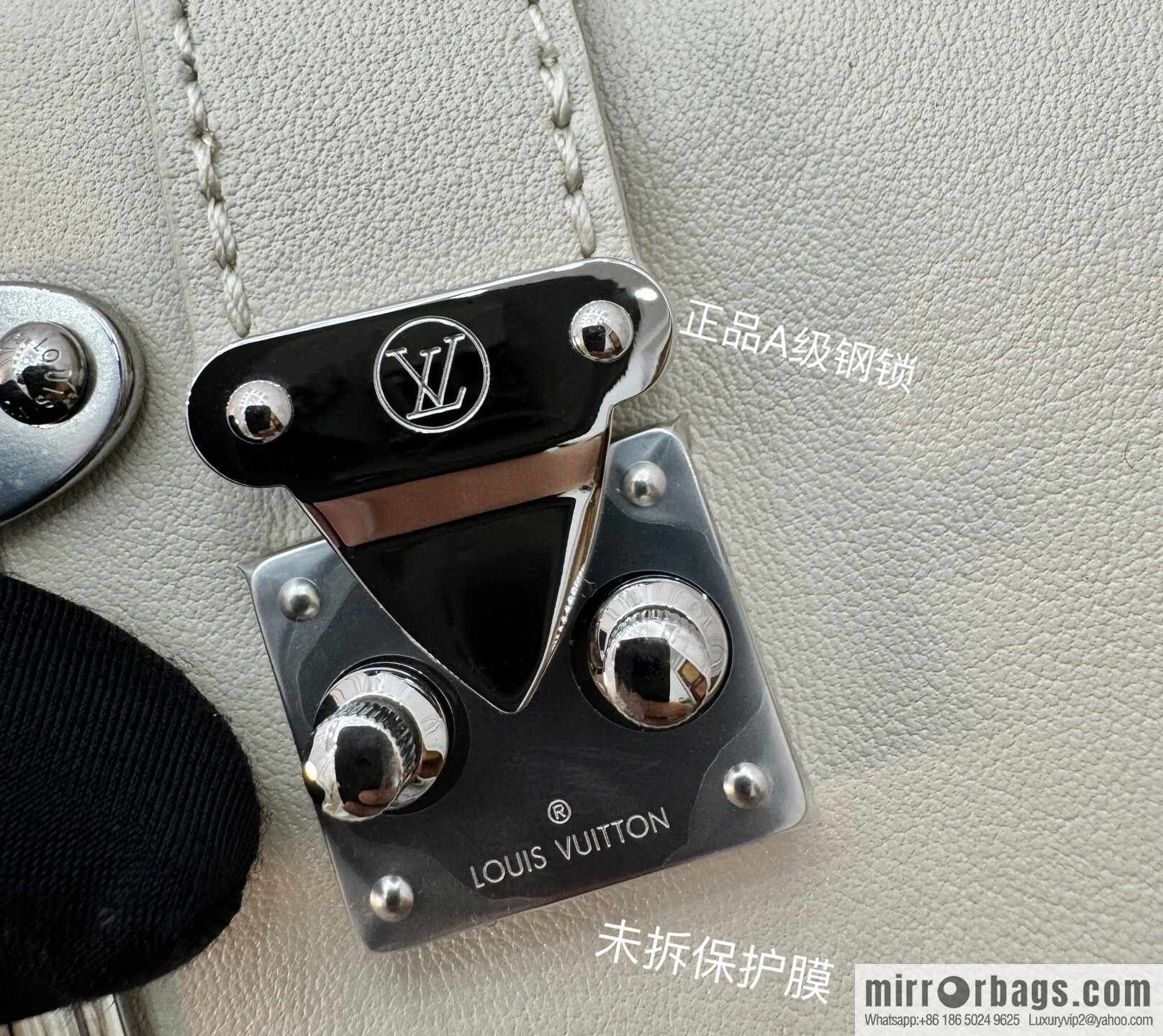 LV M12560 Slim Trunk