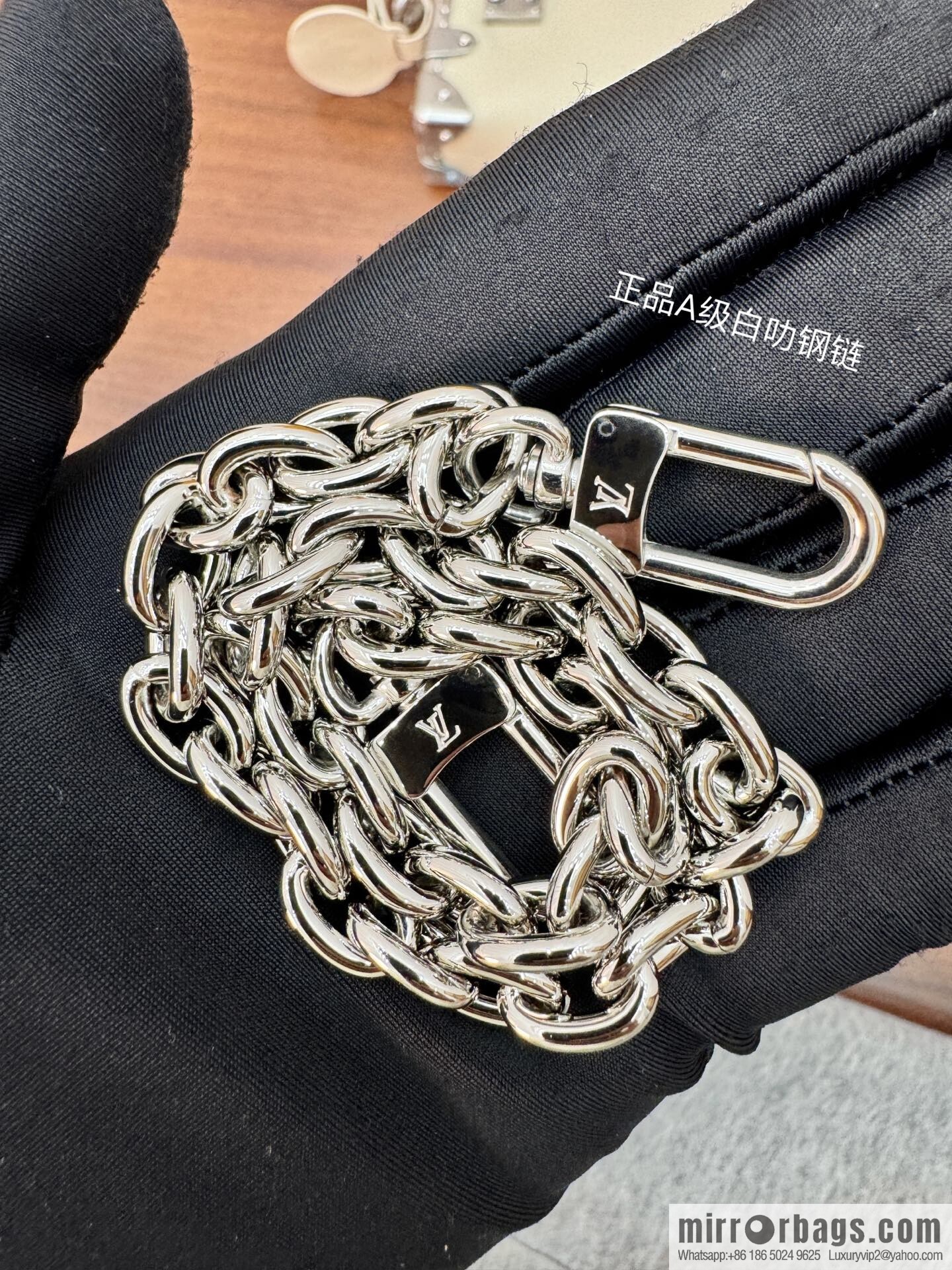 LV M12560 Slim Trunk
