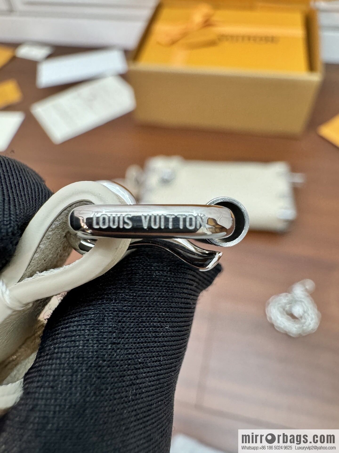LV M12560 Slim Trunk