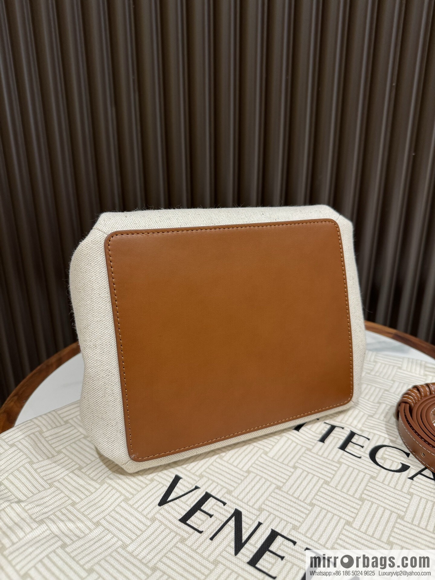 BV small Parachute light wood color and natural color linen 826220