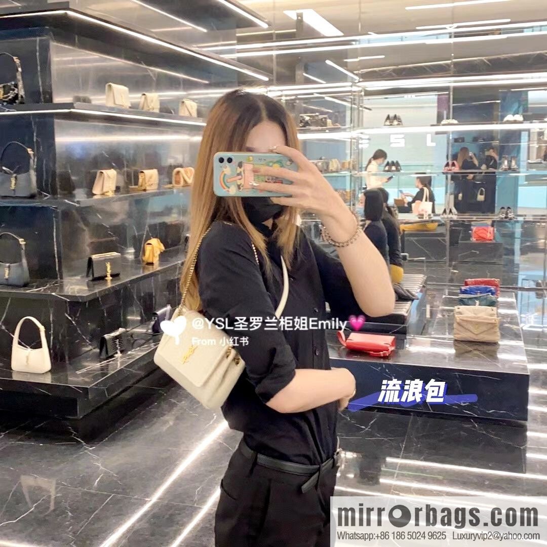 YSL 𝙈𝙊𝙉𝙊𝙂𝙍𝘼𝙈 𝙉𝙊𝙇𝙄𝙏𝘼 sheep leather mini handbag 672738 white
