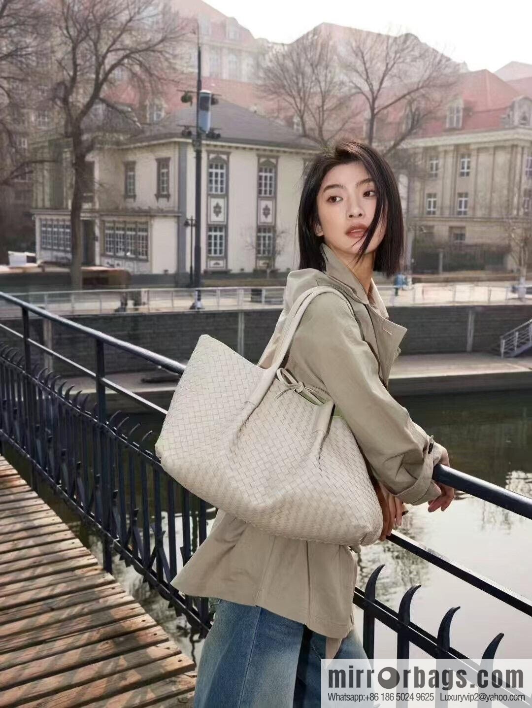 BV Large Pinacoteca Tote Bag 817166 Hazel