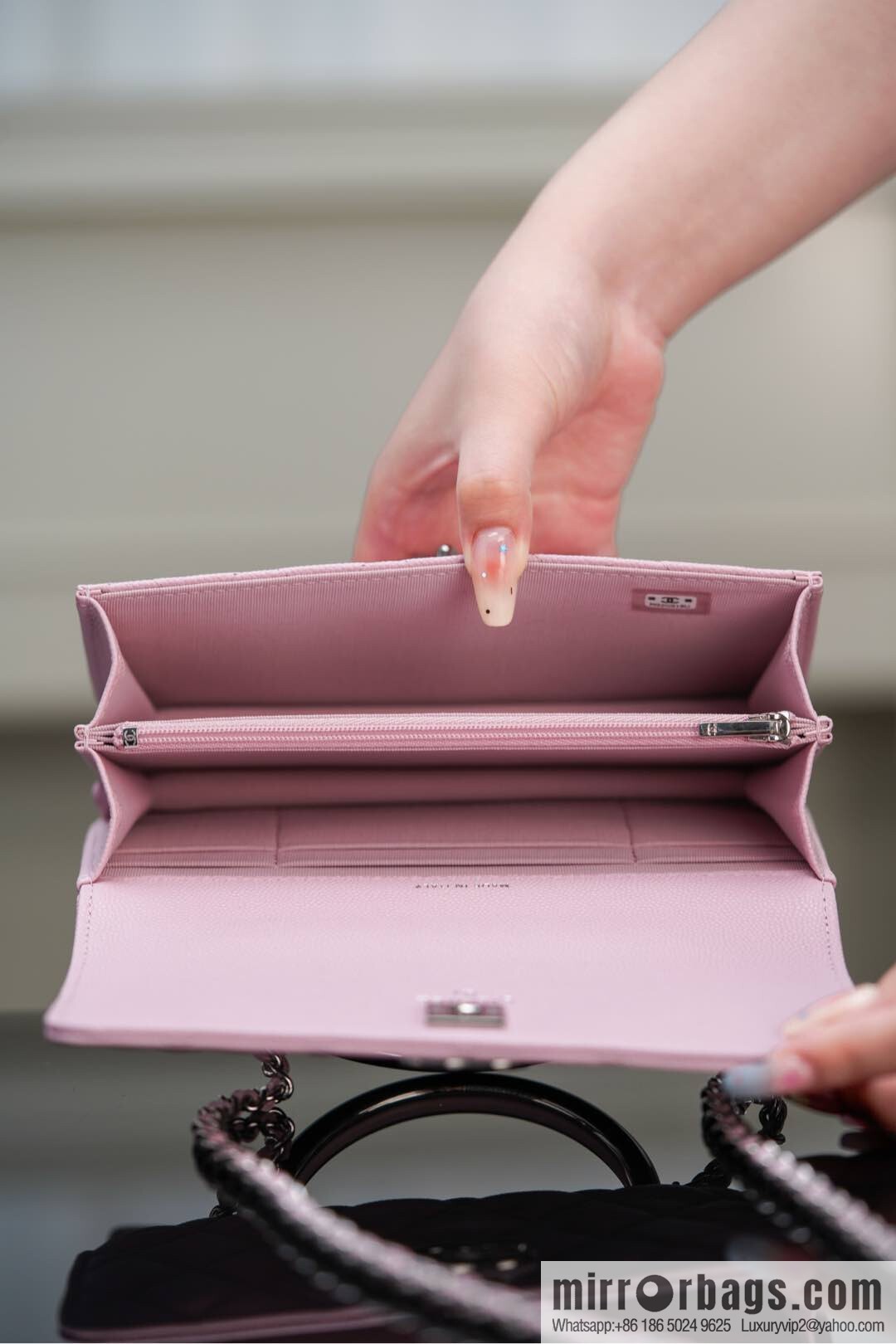 𝐂𝐡𝐚𝐧𝐞𝐥 𝟐𝟓𝐏 hidden model, handle organ bag, light powder 💗 AP3705
