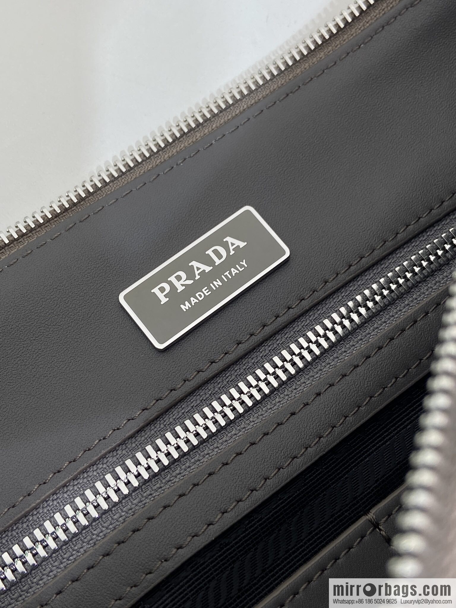 PRADA 🎉 new mailman bag 🎉 2VH182 leather shoulder strap 🎉🎉 gray