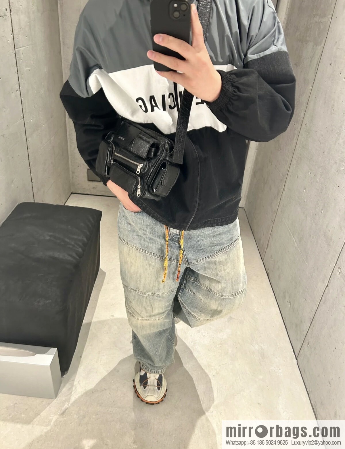 Balenciaga 🤞🏿 Paris 25 years of spring and summer new camera bag 🔥 703190