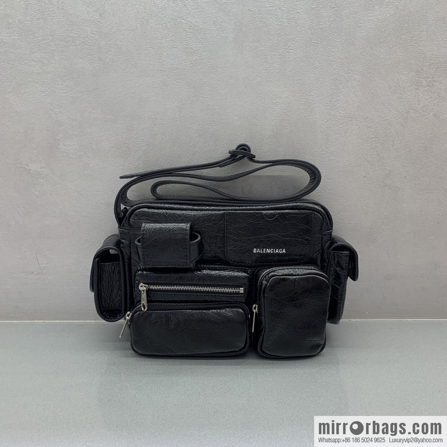 Balenciaga 🤞🏿 Paris 25 years of spring and summer new camera bag 🔥 703190