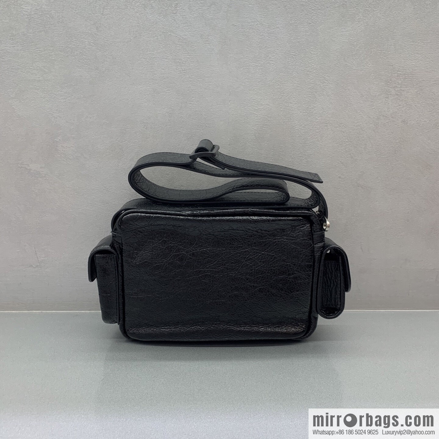 Balenciaga 🤞🏿 Paris 25 years of spring and summer new camera bag 🔥 703190