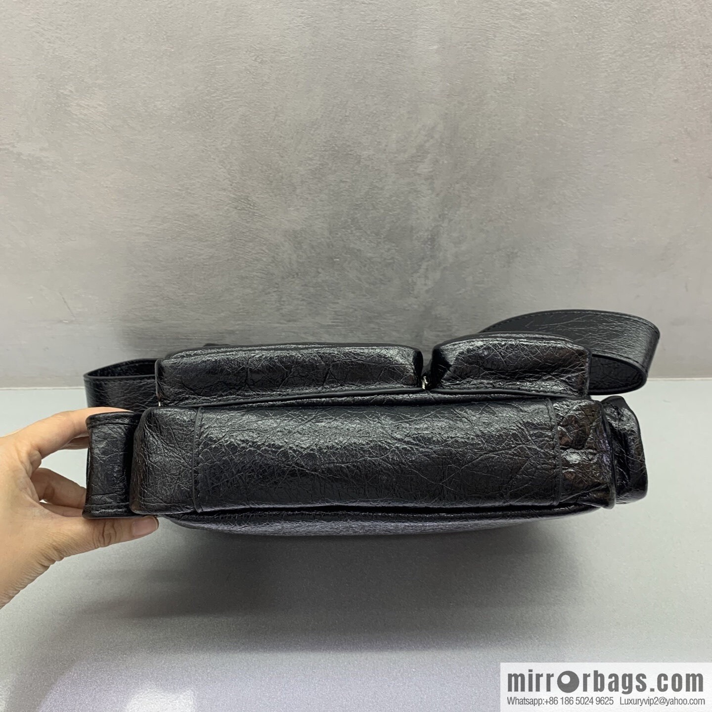 Balenciaga 🤞🏿 Paris 25 years of spring and summer new camera bag 🔥 703190