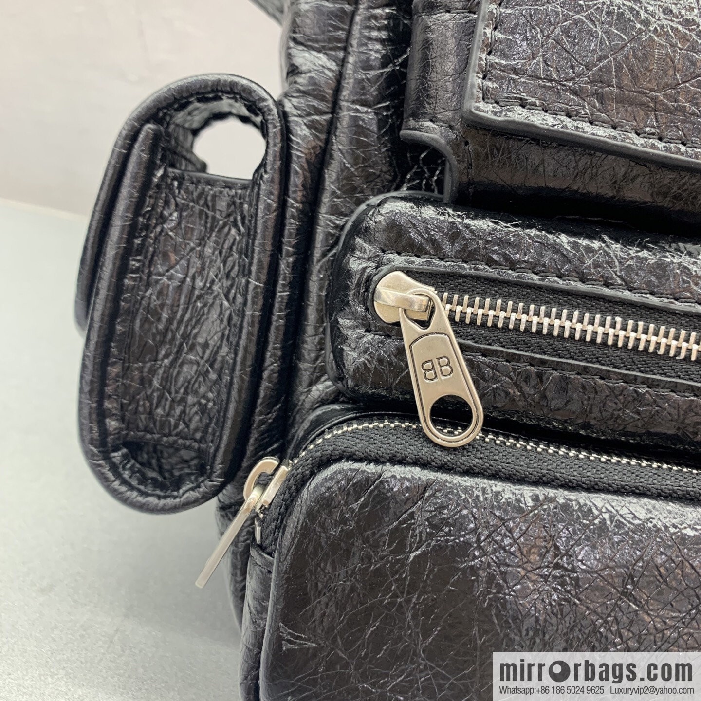 Balenciaga 🤞🏿 Paris 25 years of spring and summer new camera bag 🔥 703190