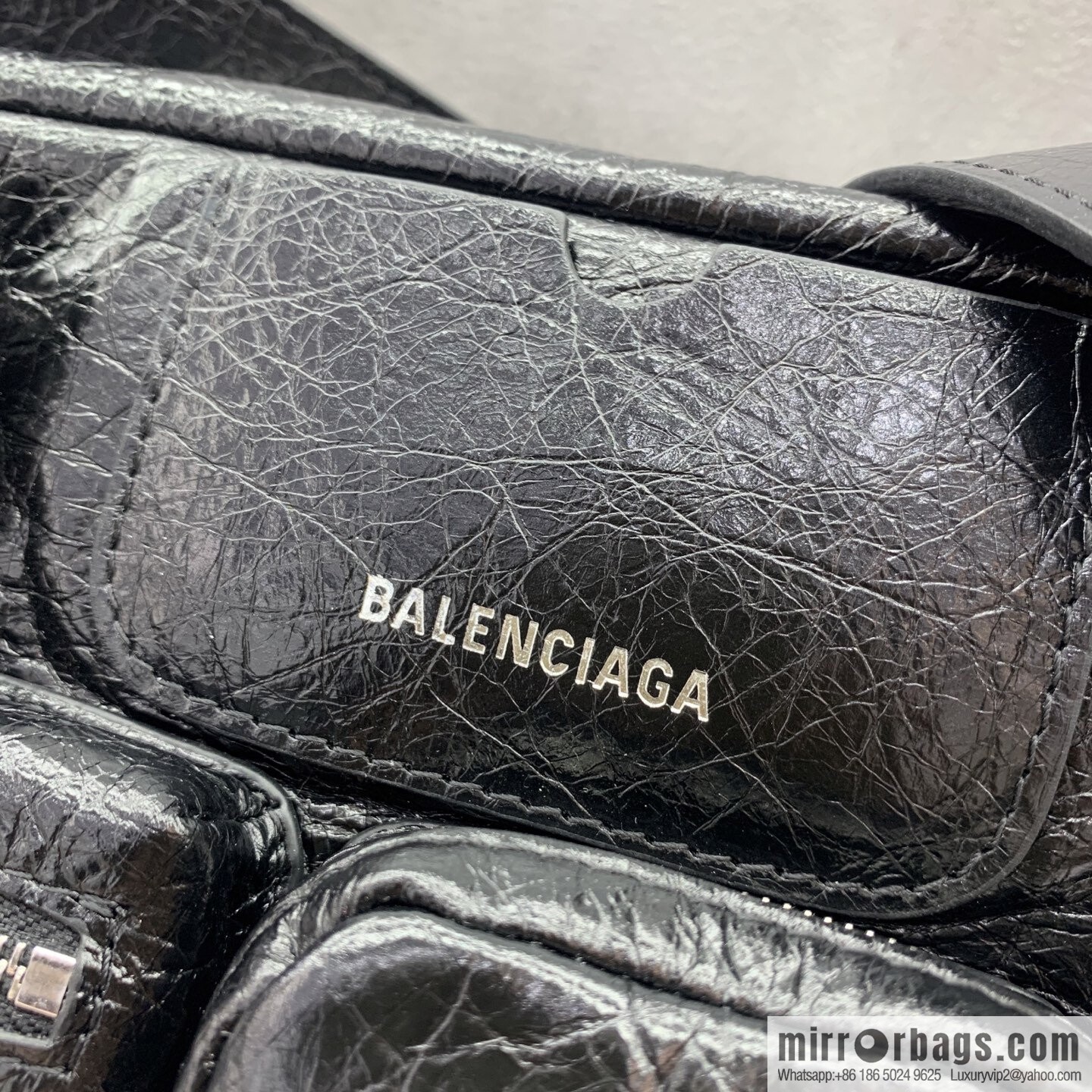 Balenciaga 🤞🏿 Paris 25 years of spring and summer new camera bag 🔥 703190