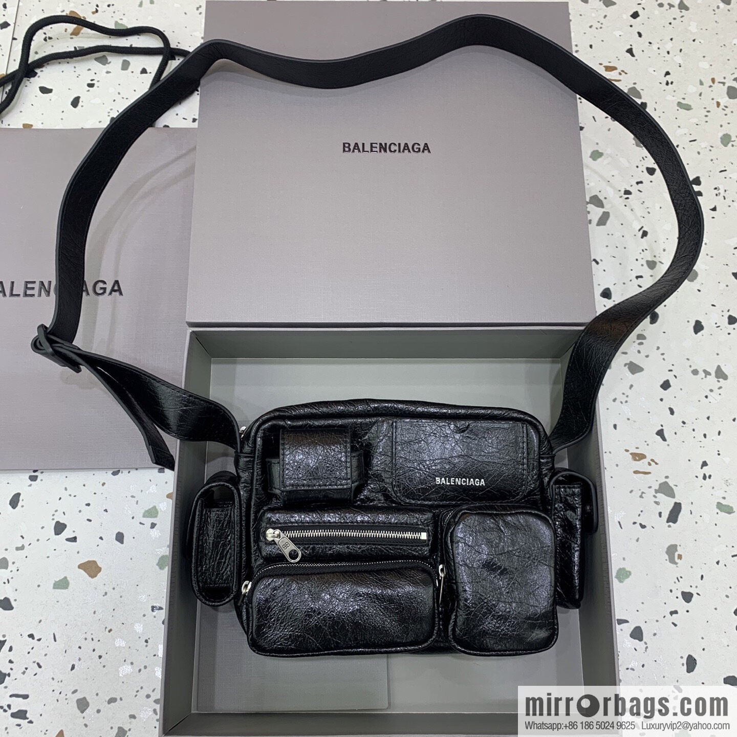 Balenciaga 🤞🏿 Paris 25 years of spring and summer new camera bag 🔥 703190