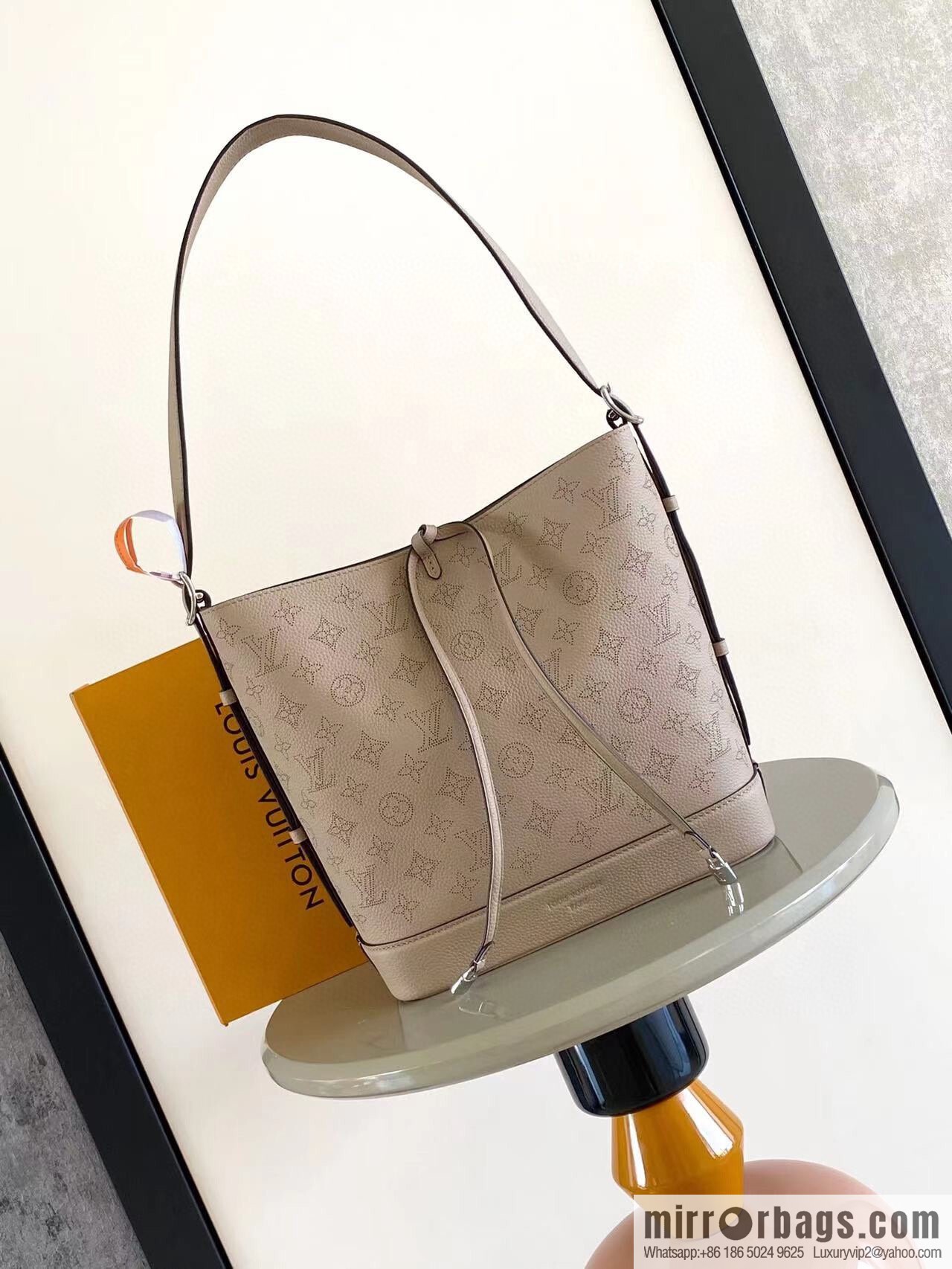 LV M12140 Flores