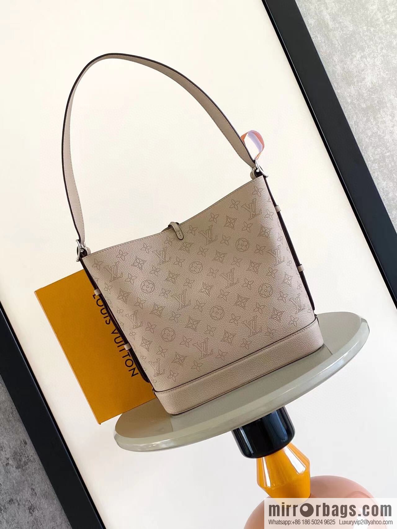 LV M12140 Flores