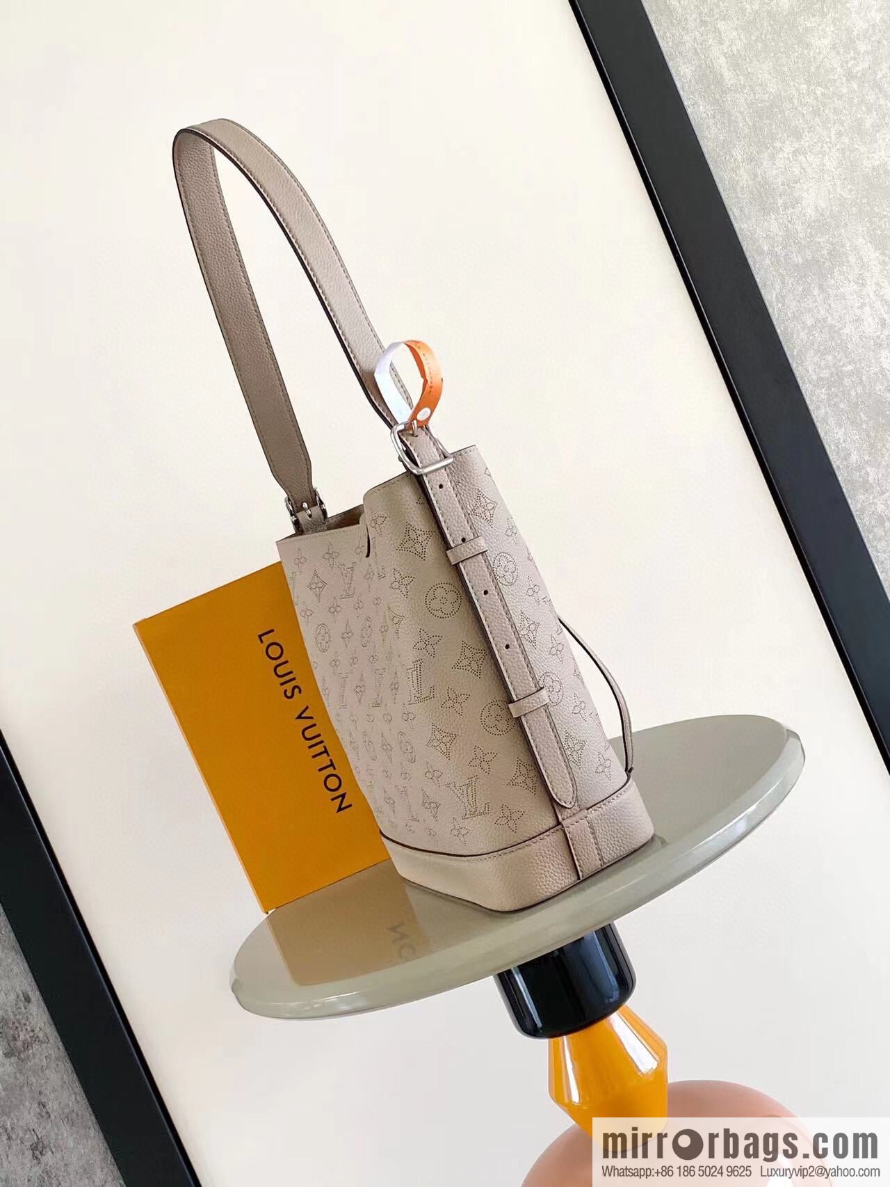 LV M12140 Flores