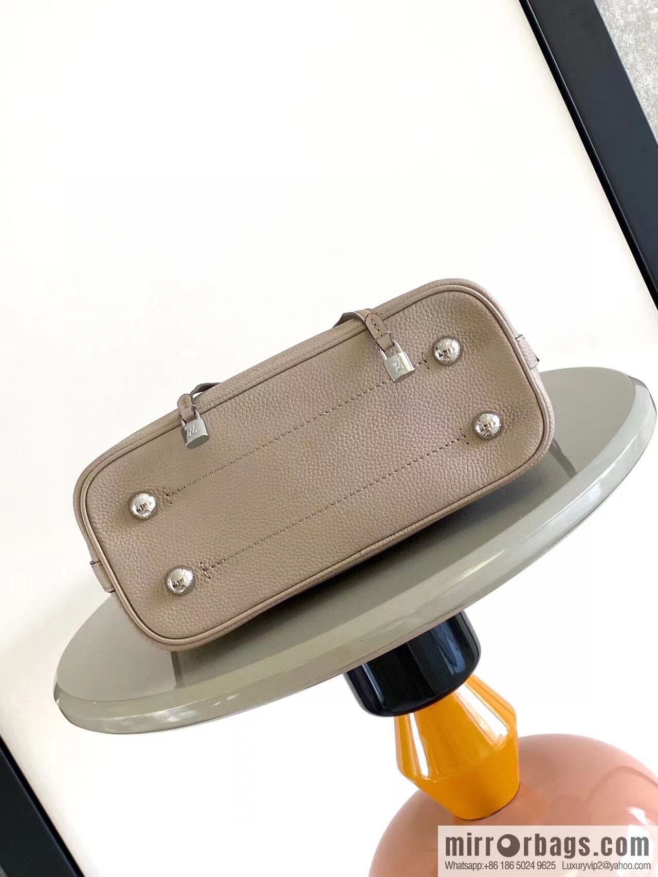LV M12140 Flores