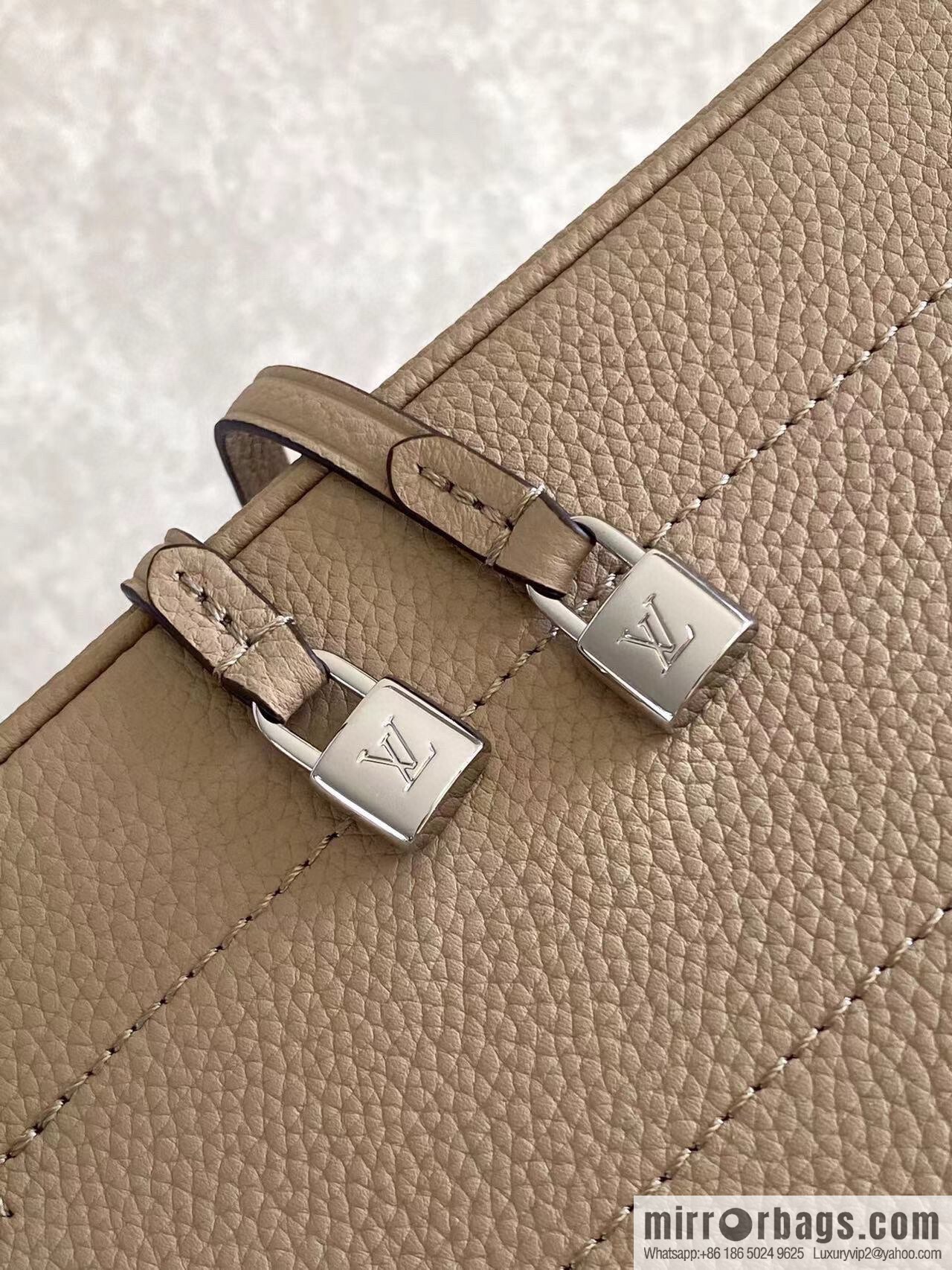 LV M12140 Flores