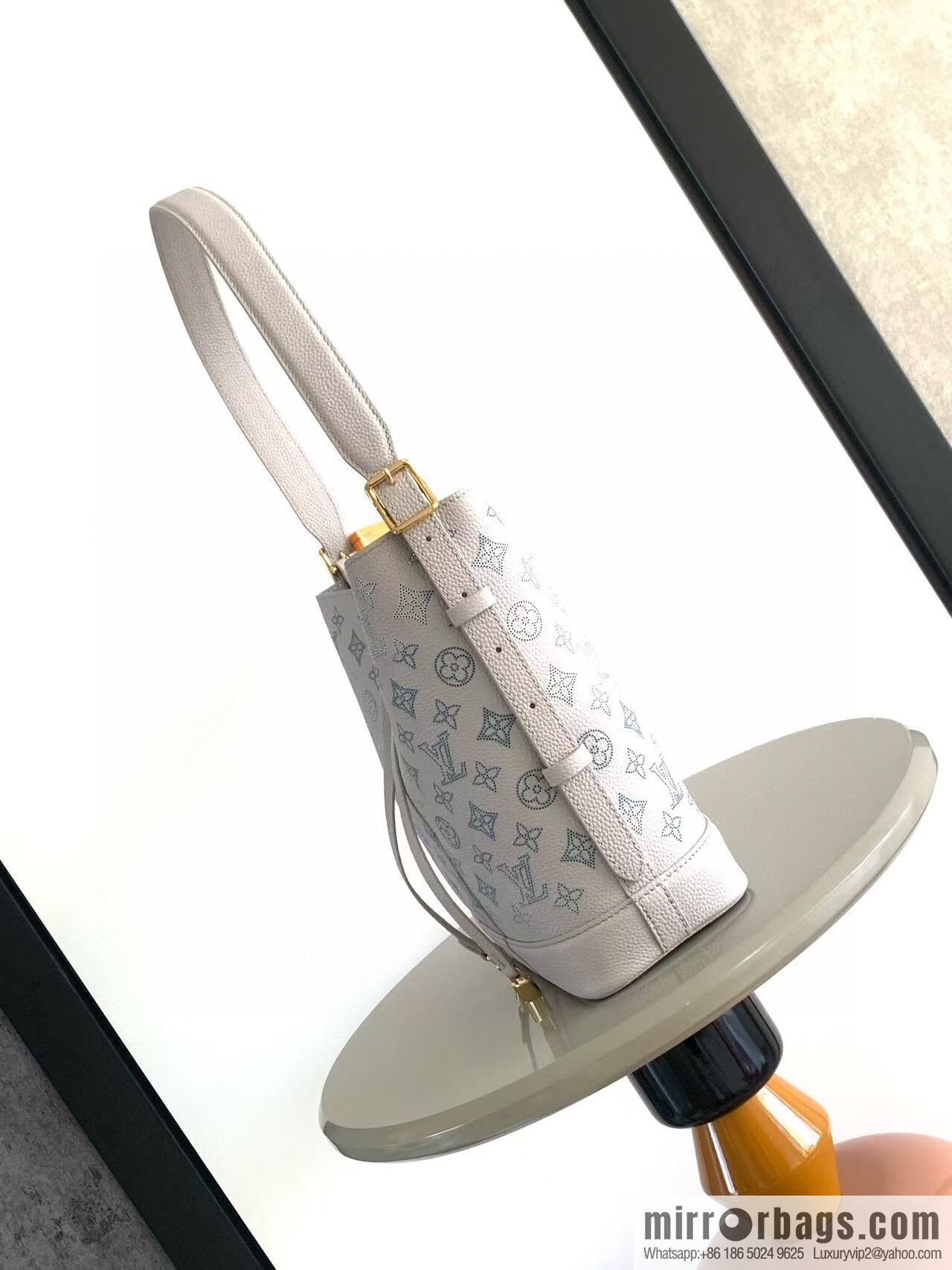 LV M12496 Flores