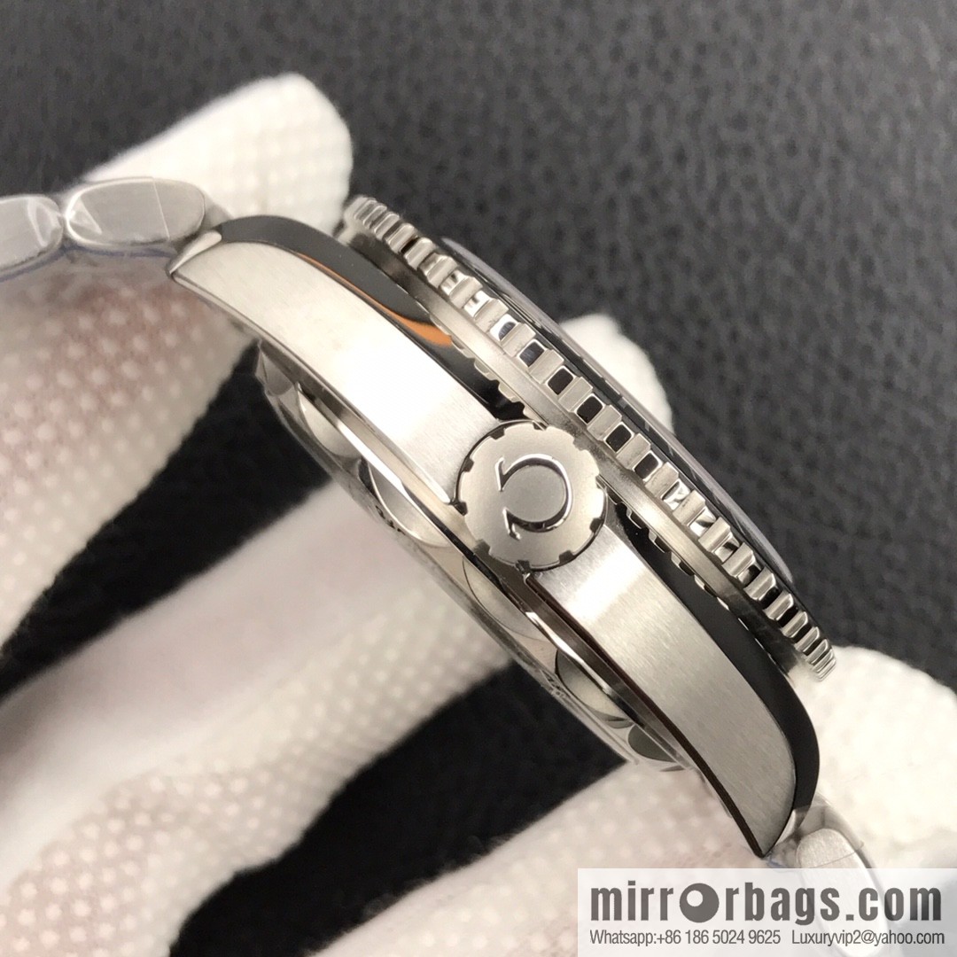 VS New product on sale: Hippocampus 600GMT Tai Chi Ring 43.5mm integrated black and white ceramic ring