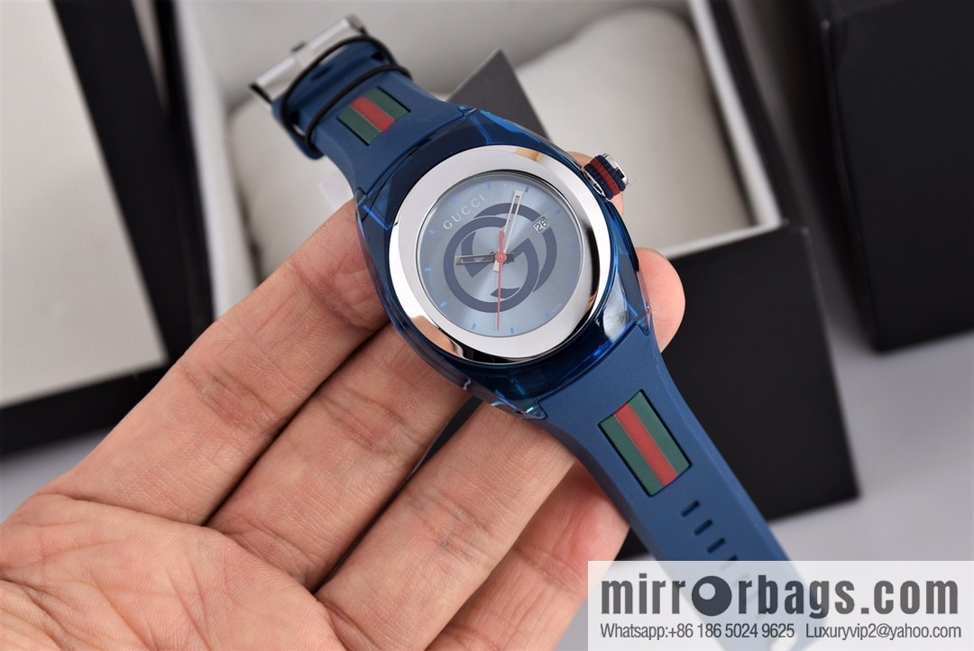 Gucci SYNC couple transparent quartz watch
