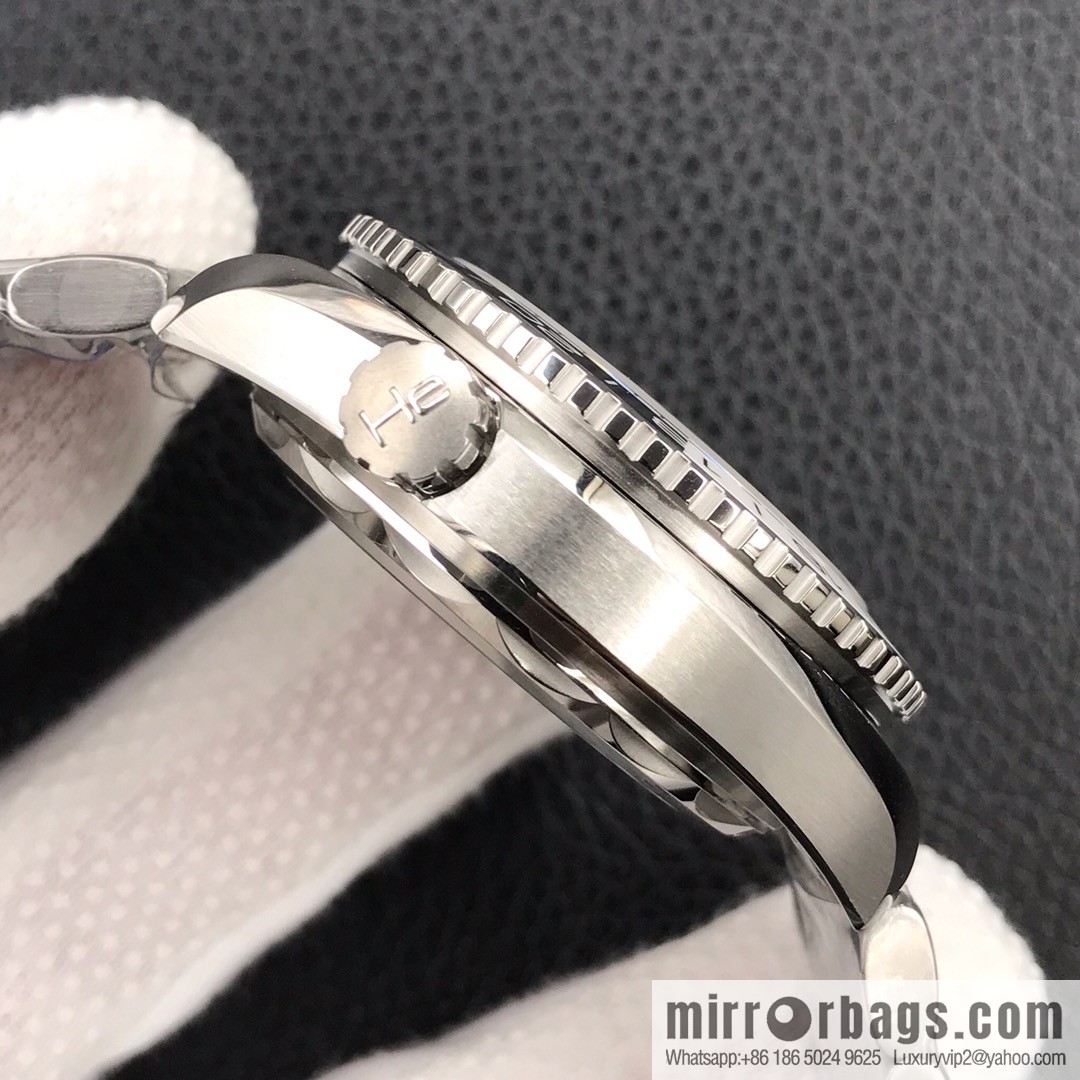 VS New product on sale: Hippocampus 600GMT Tai Chi Ring 43.5mm integrated black and white ceramic ring
