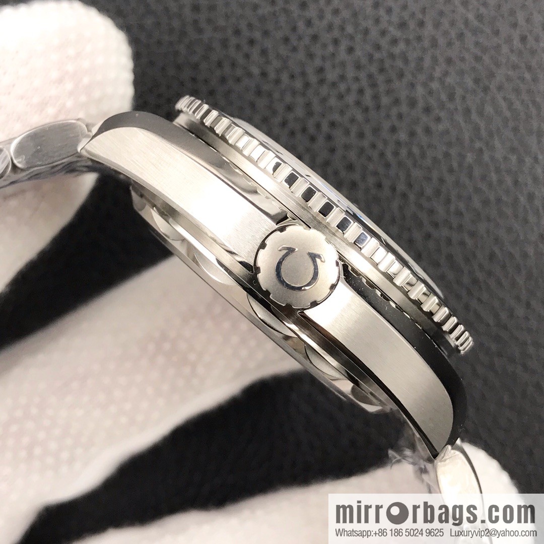 VS New product on sale: Hippocampus 600GMT Tai Chi Ring 43.5mm integrated black and white ceramic ring