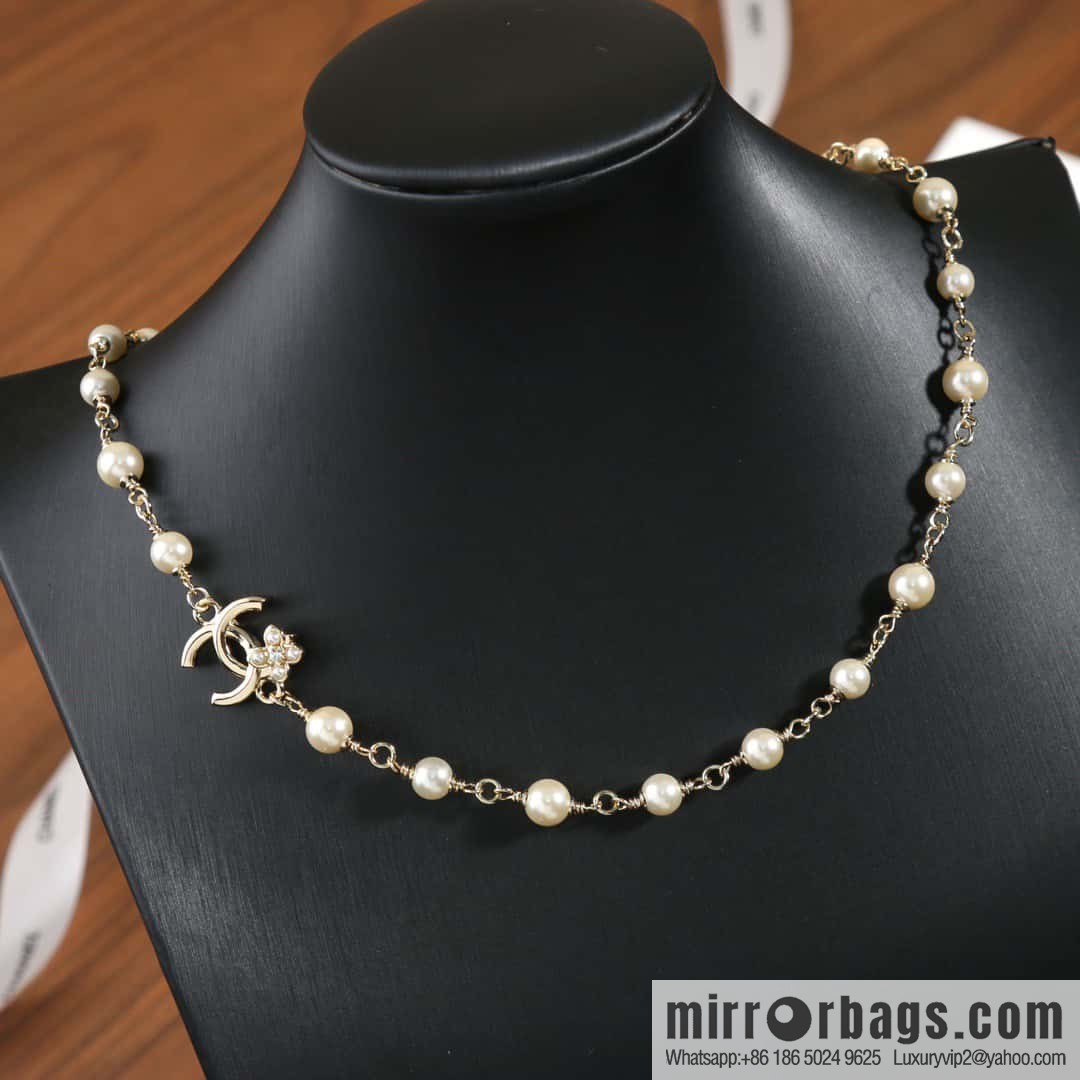 ☀️New ☑️ Chanel Clover Pearl Necklace