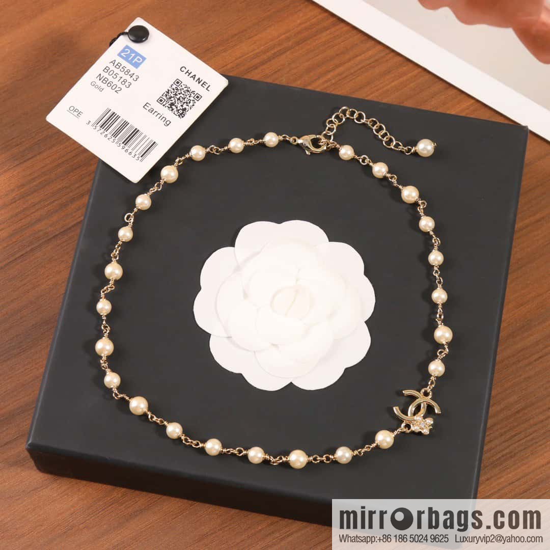 ☀️New ☑️ Chanel Clover Pearl Necklace