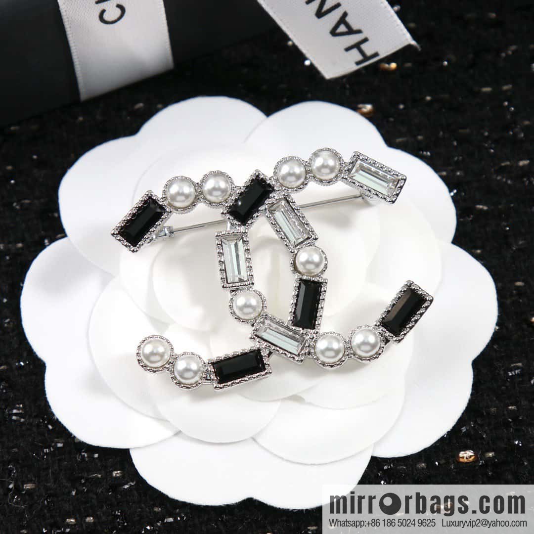 ☀️New ☑️ Chanel Double C Square Black Diamond Brooch ☀️