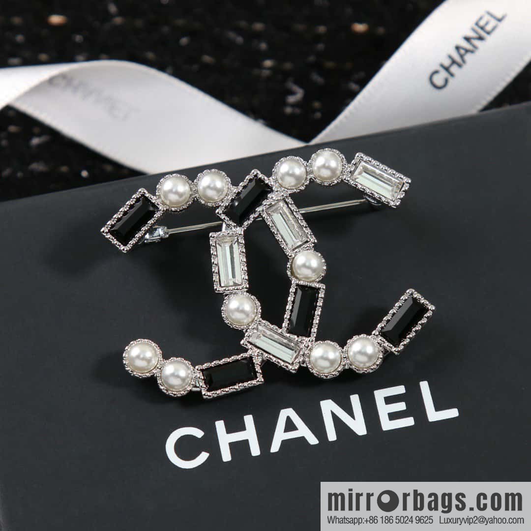 ☀️New ☑️ Chanel Double C Square Black Diamond Brooch ☀️
