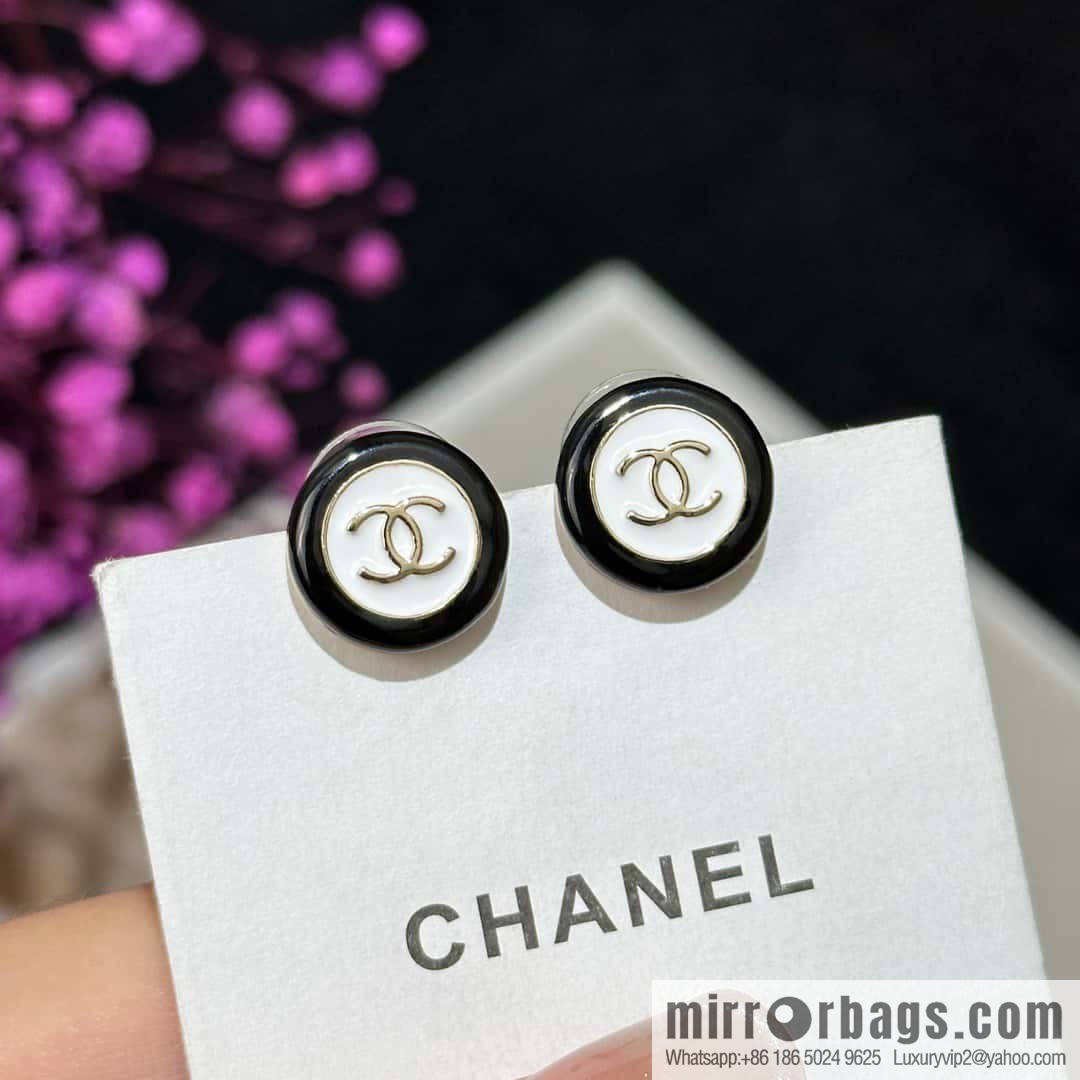 ❗️New ❗️ ☀️ new ☑️ chanel c1 double c black and white round button stud earrings ☀️
