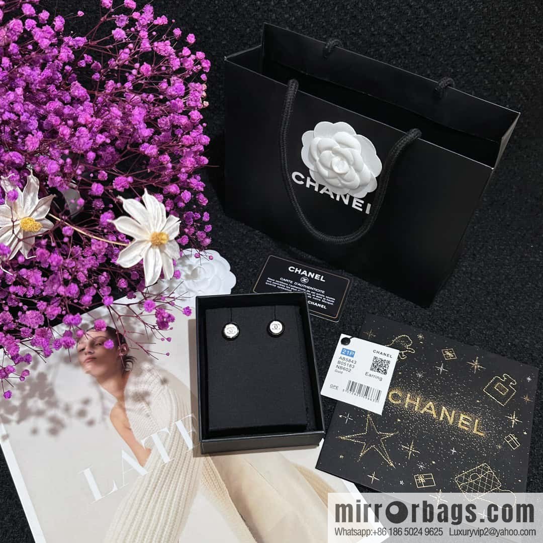❗️New ❗️ ☀️ new ☑️ chanel c1 double c black and white round button stud earrings ☀️