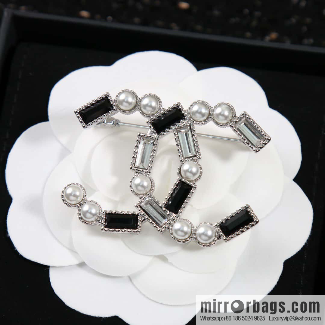 ☀️New ☑️ Chanel Double C Square Black Diamond Brooch ☀️