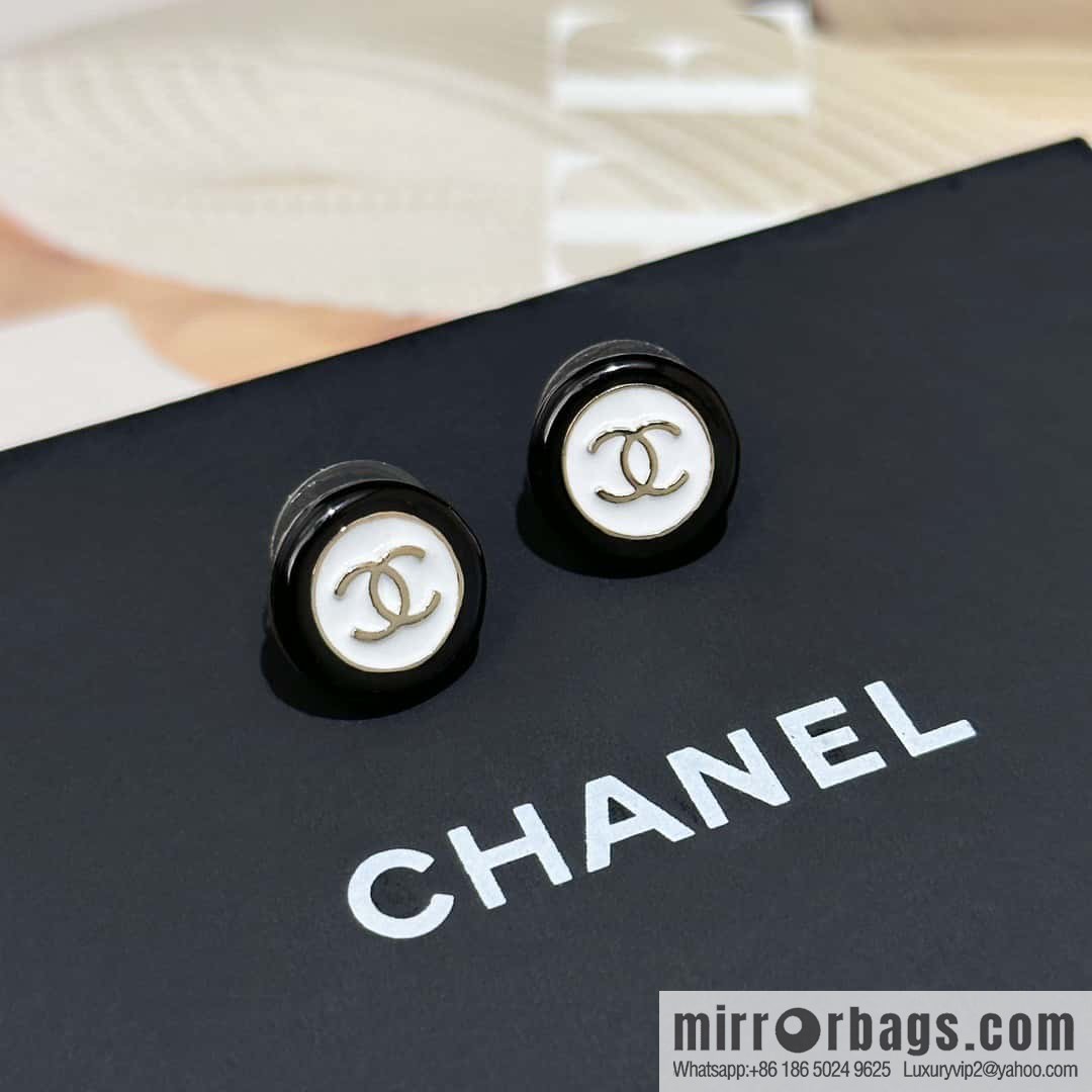 ❗️New ❗️ ☀️ new ☑️ chanel c1 double c black and white round button stud earrings ☀️