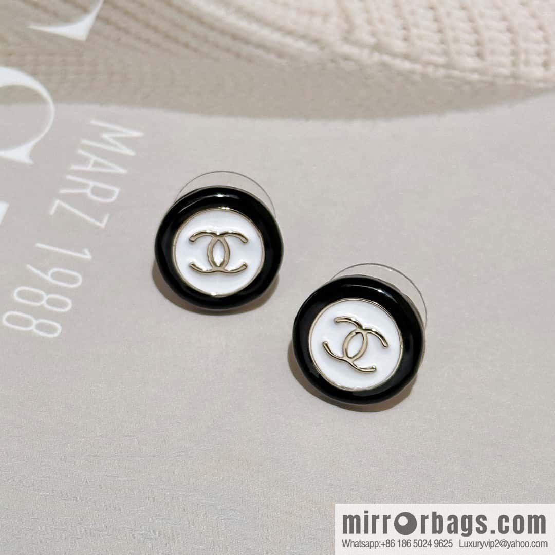❗️New ❗️ ☀️ new ☑️ chanel c1 double c black and white round button stud earrings ☀️